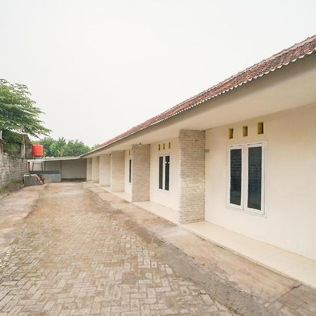 Oyo 2937 Nindy Homestay 2 Probolinggo Exterior photo