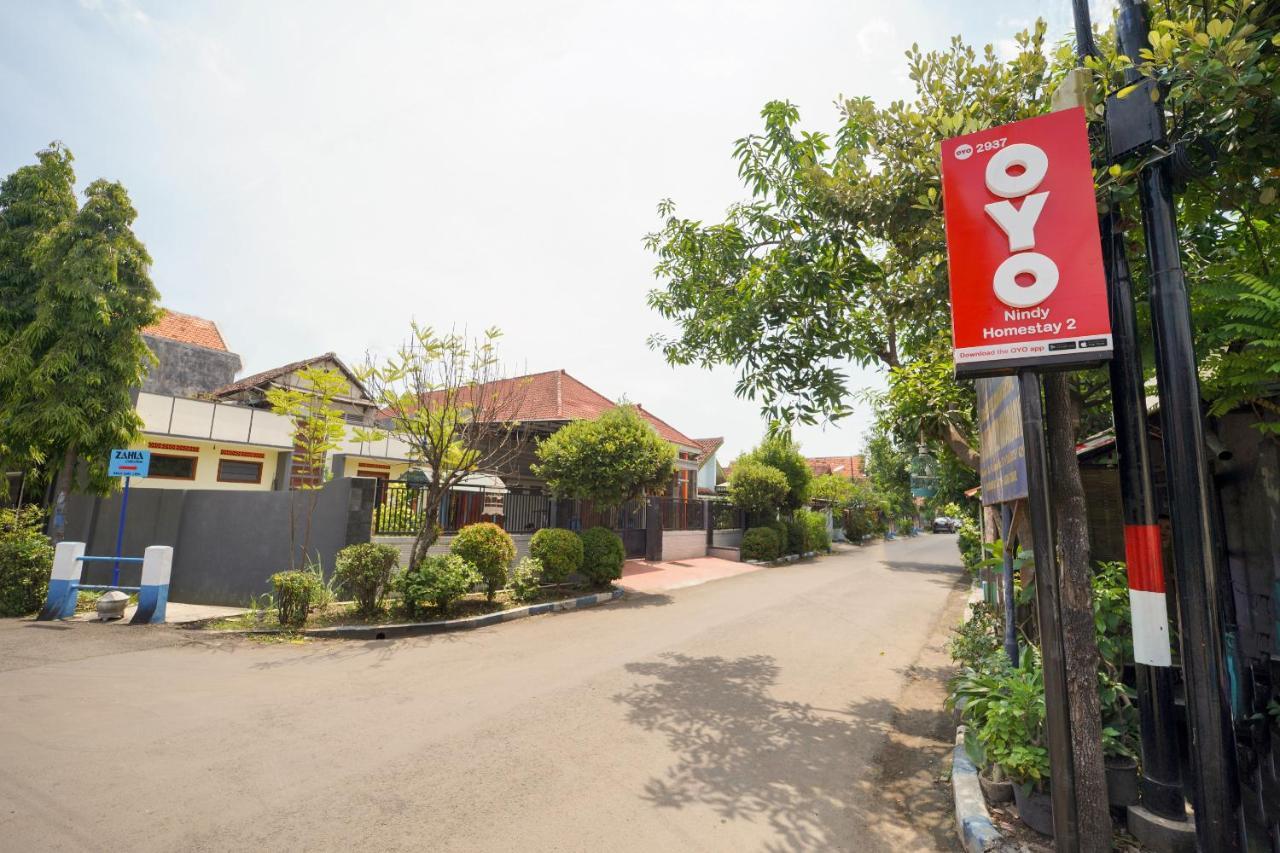 Oyo 2937 Nindy Homestay 2 Probolinggo Exterior photo